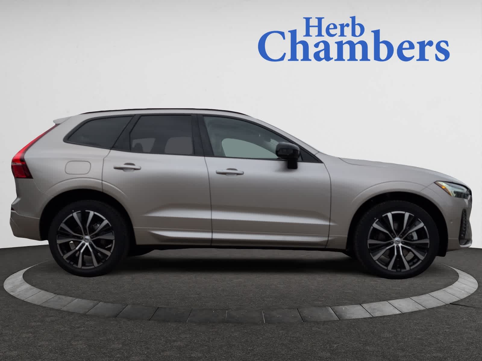 new 2025 Volvo XC60 car, priced at $55,335