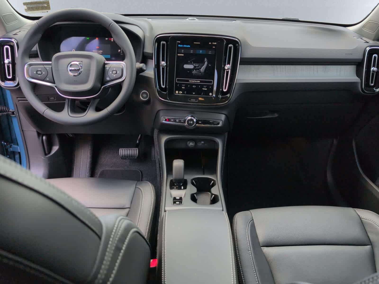 new 2025 Volvo XC40 car, priced at $43,595