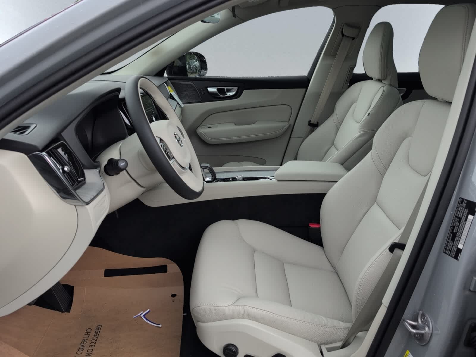 new 2025 Volvo XC60 plug-in hybrid car, priced at $67,405