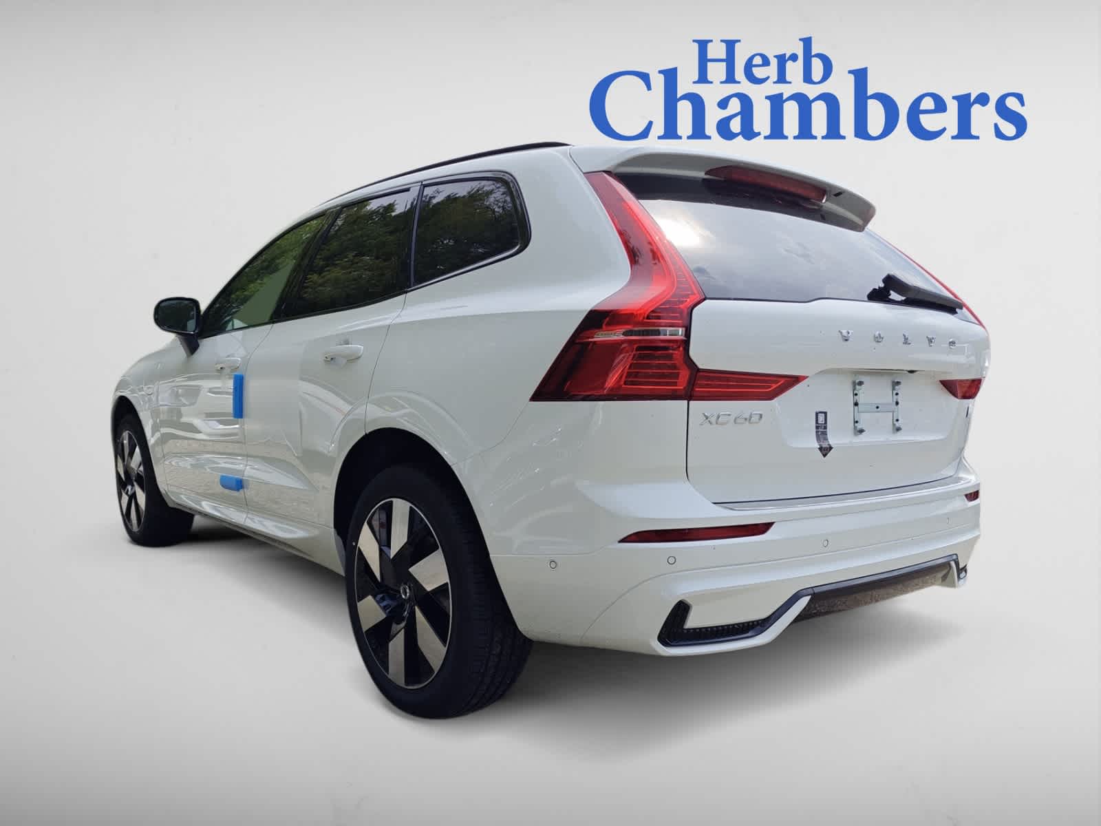 new 2024 Volvo XC60 plug-in hybrid car, priced at $67,425