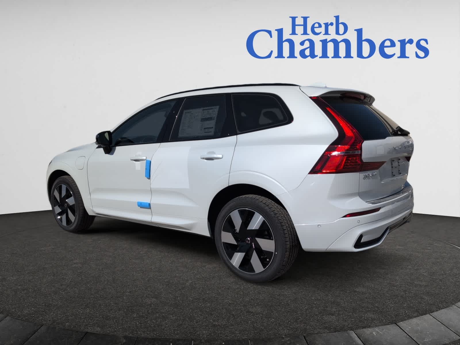 new 2025 Volvo XC60 plug-in hybrid car, priced at $66,260