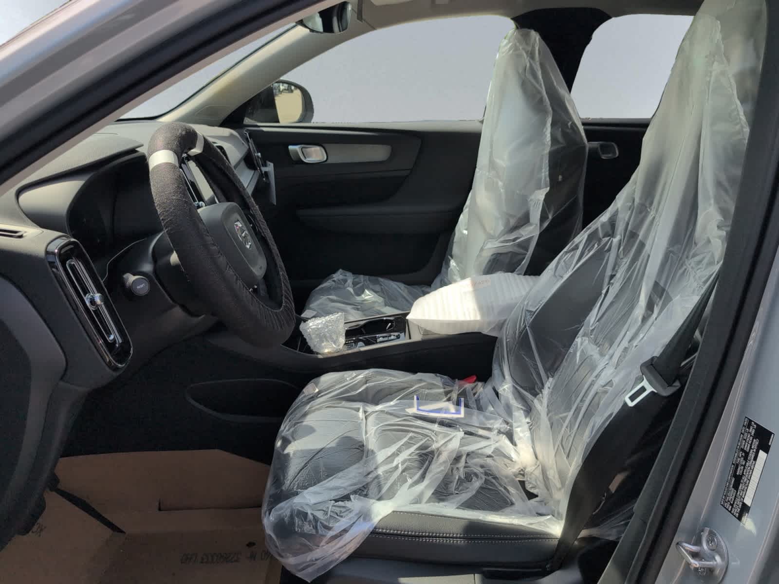 new 2025 Volvo XC40 car, priced at $49,810