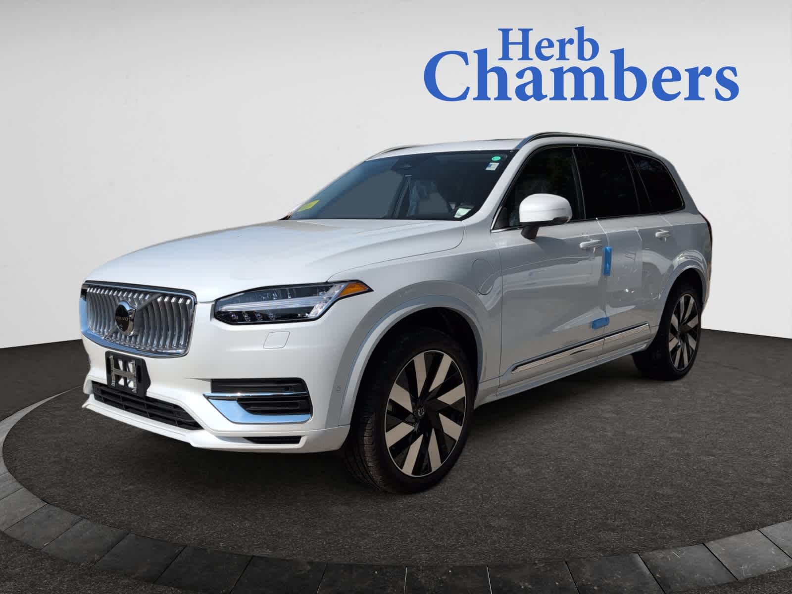 new 2025 Volvo XC90 plug-in hybrid car, priced at $78,455