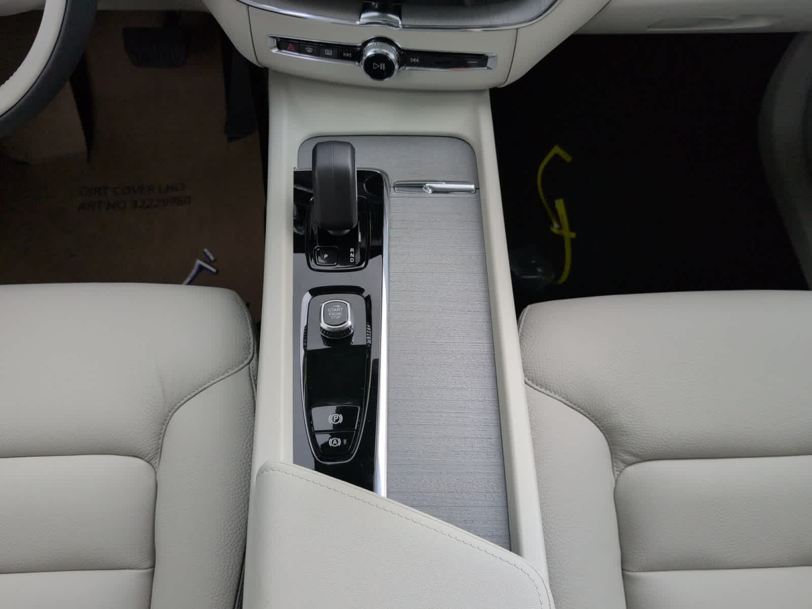 new 2025 Volvo XC60 plug-in hybrid car, priced at $67,405