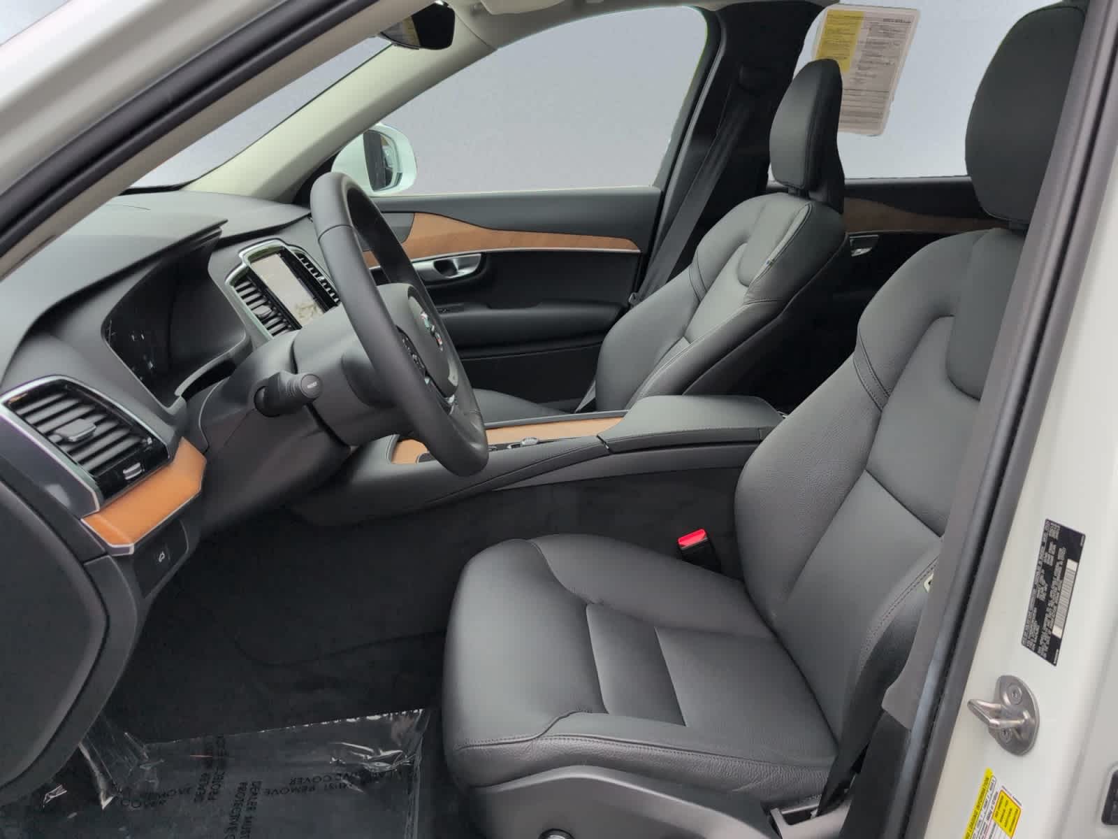 new 2024 Volvo XC90 car, priced at $54,998