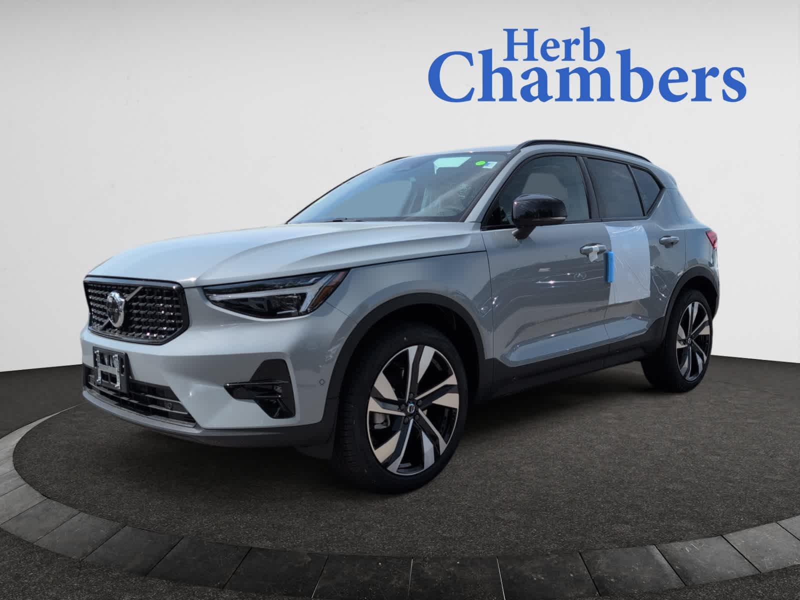 new 2025 Volvo XC40 car, priced at $49,810