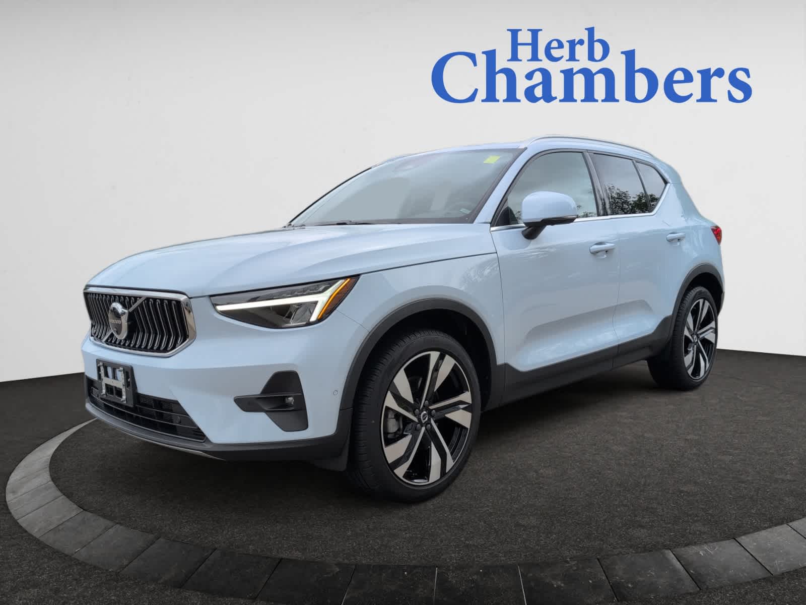 used 2024 Volvo XC40 car, priced at $41,998