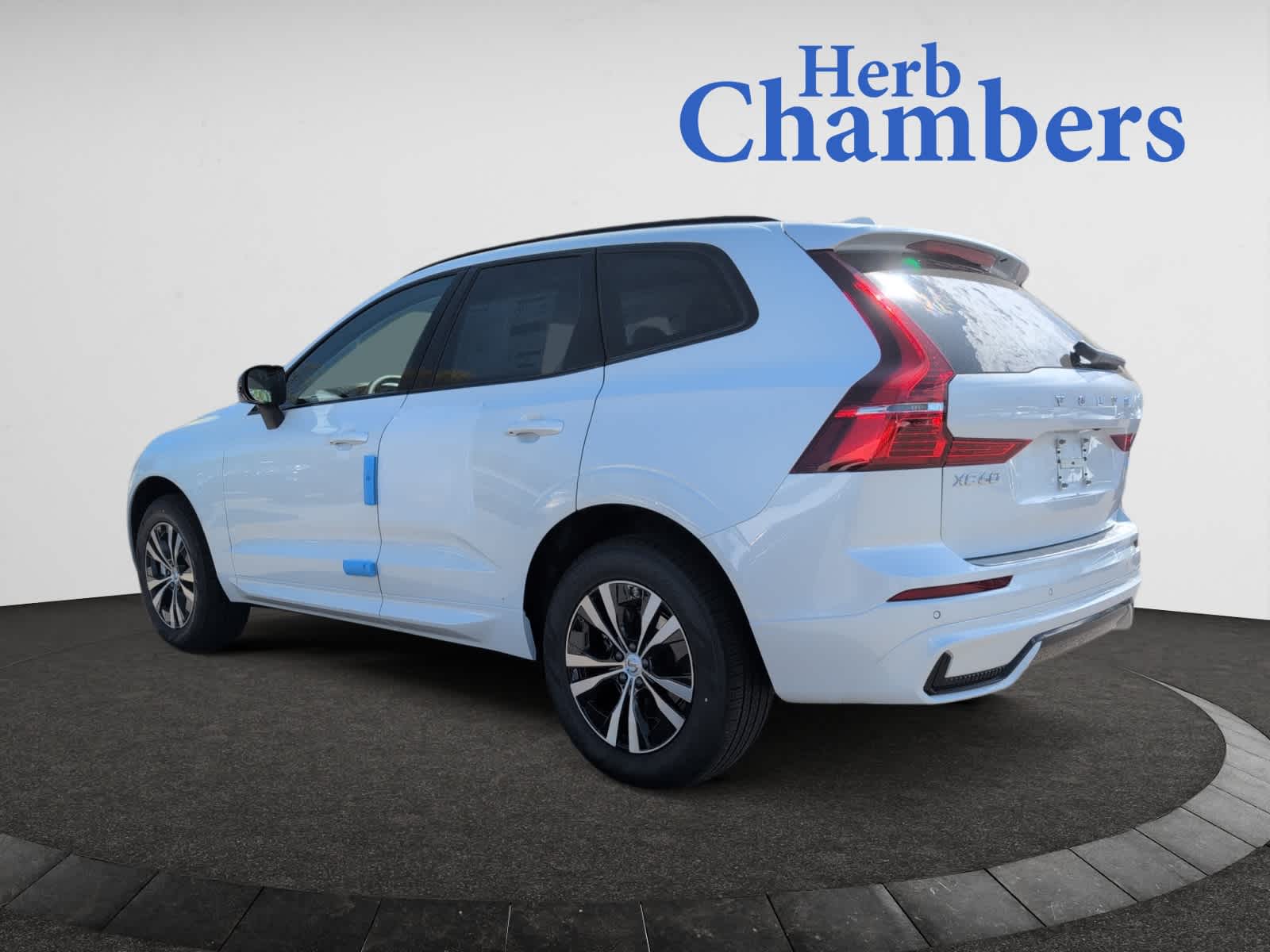 new 2025 Volvo XC60 car, priced at $50,300