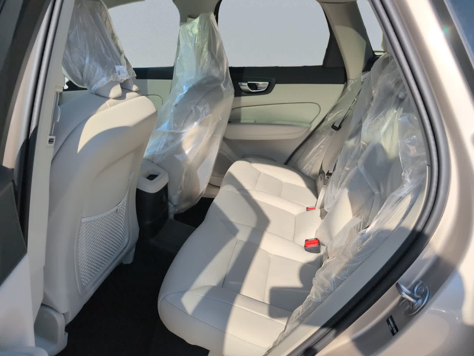 new 2025 Volvo XC60 plug-in hybrid car, priced at $66,260