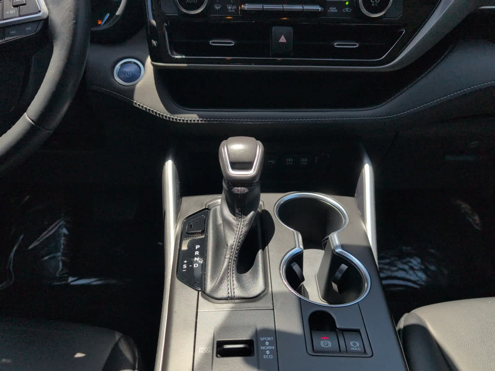 used 2020 Toyota Highlander Hybrid car, priced at $33,998