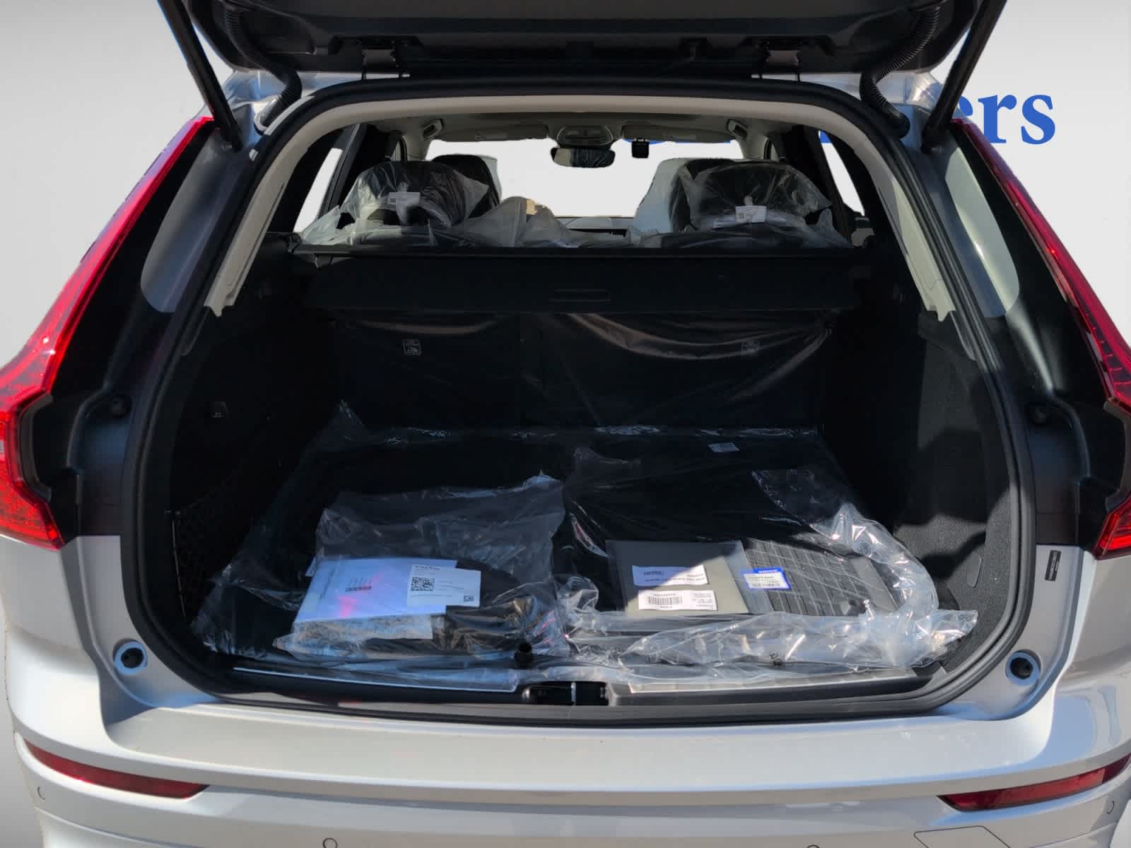new 2025 Volvo XC60 plug-in hybrid car, priced at $65,455