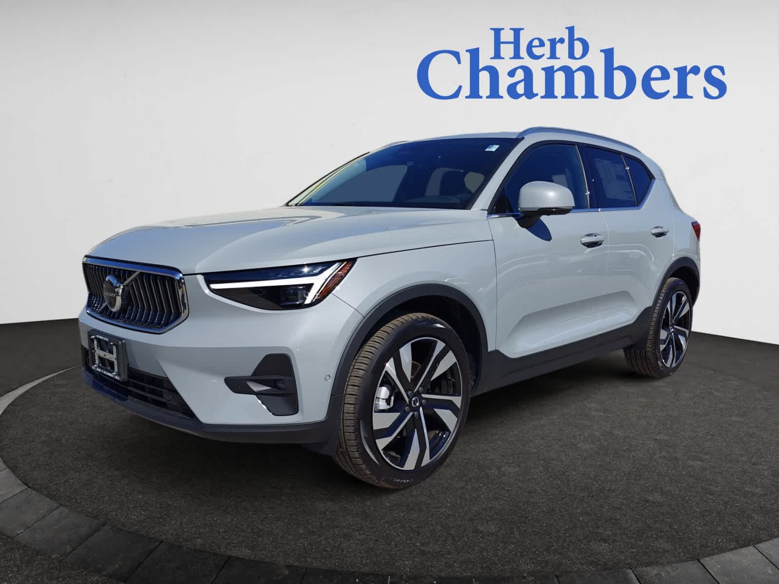 new 2024 Volvo XC40 car, priced at $52,410