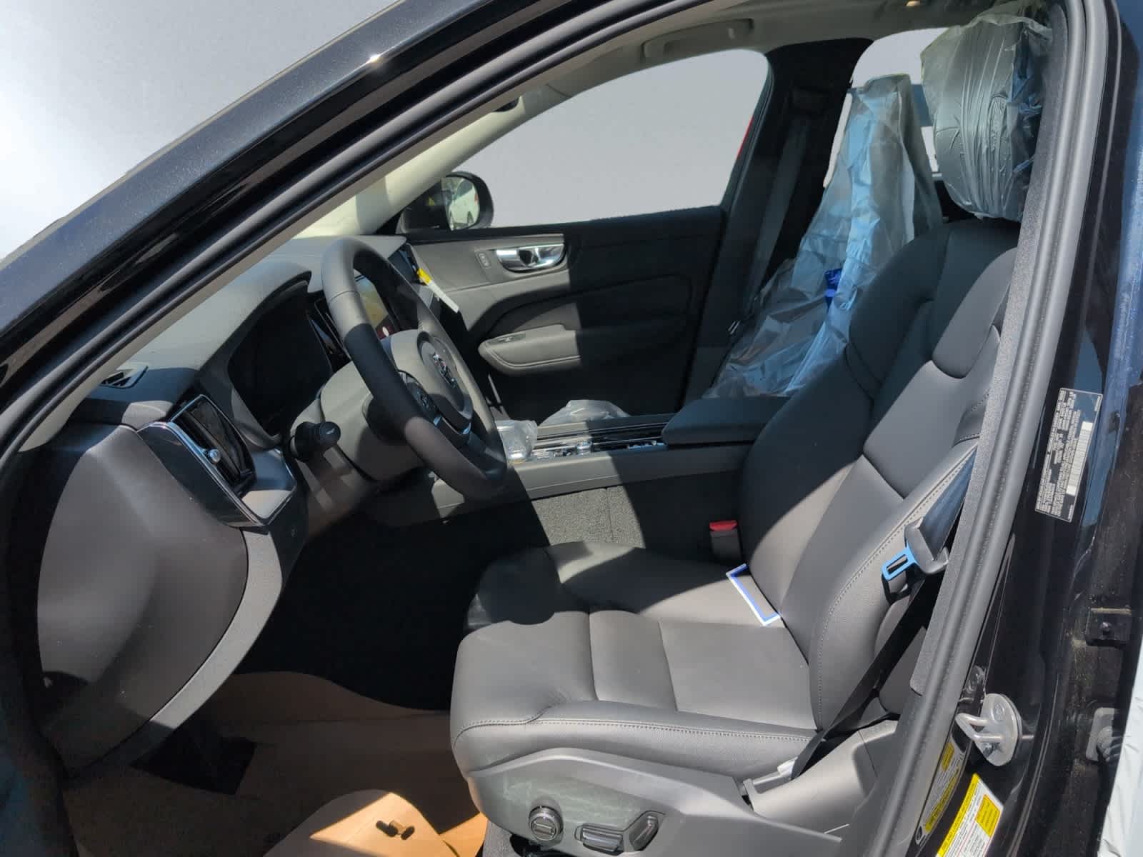 new 2025 Volvo XC60 car, priced at $50,300