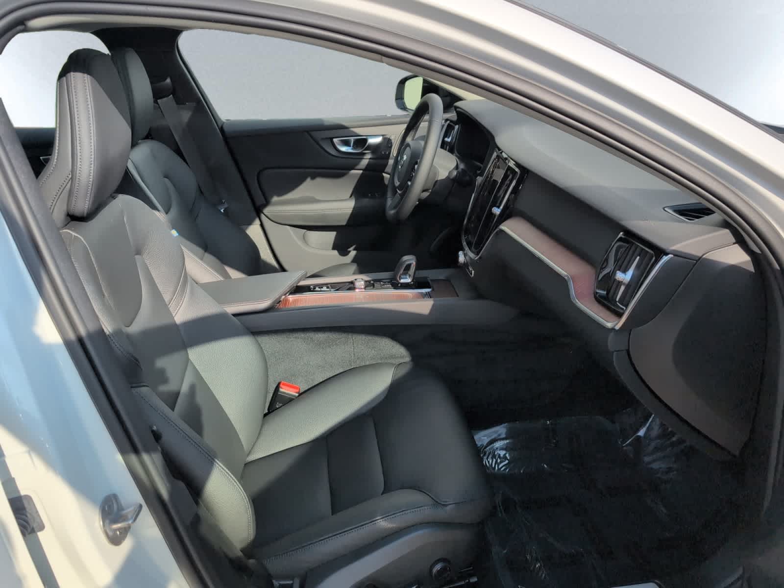 new 2024 Volvo S60 car, priced at $51,925