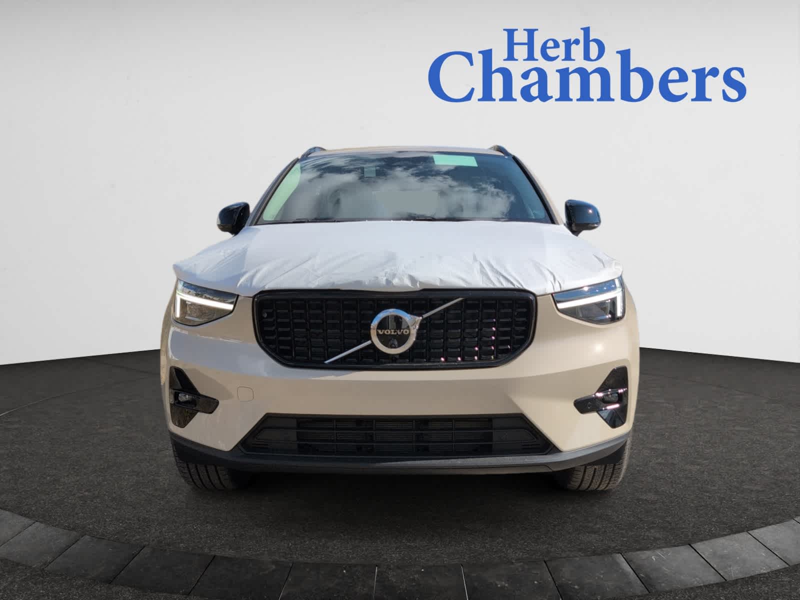 new 2025 Volvo XC40 car, priced at $51,550