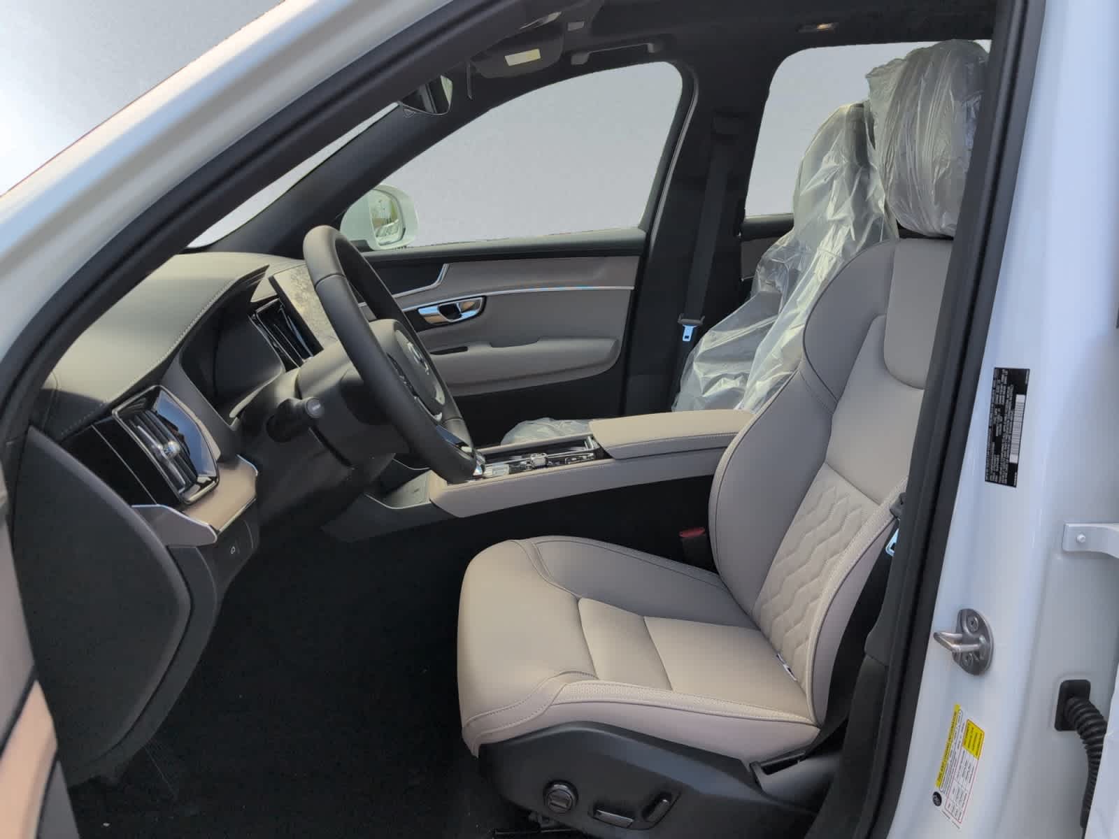 new 2025 Volvo XC90 car, priced at $60,545