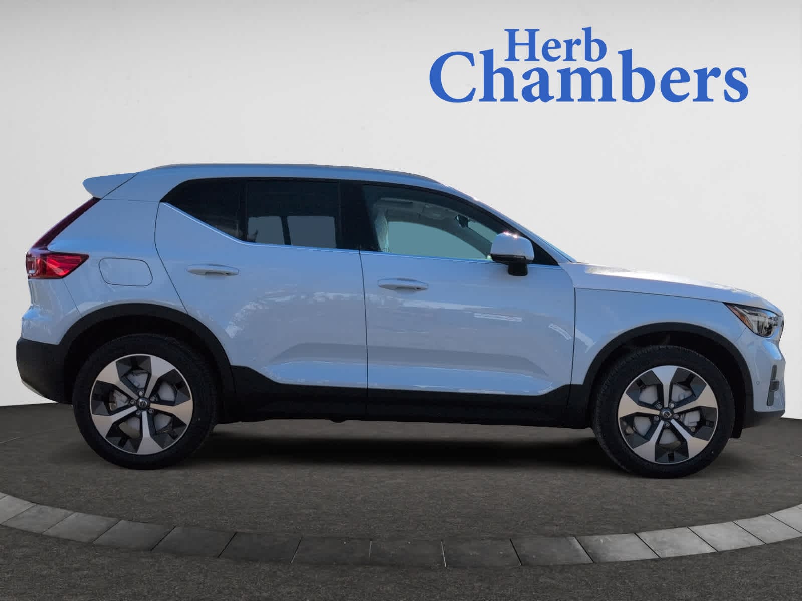 new 2025 Volvo XC40 car, priced at $48,315