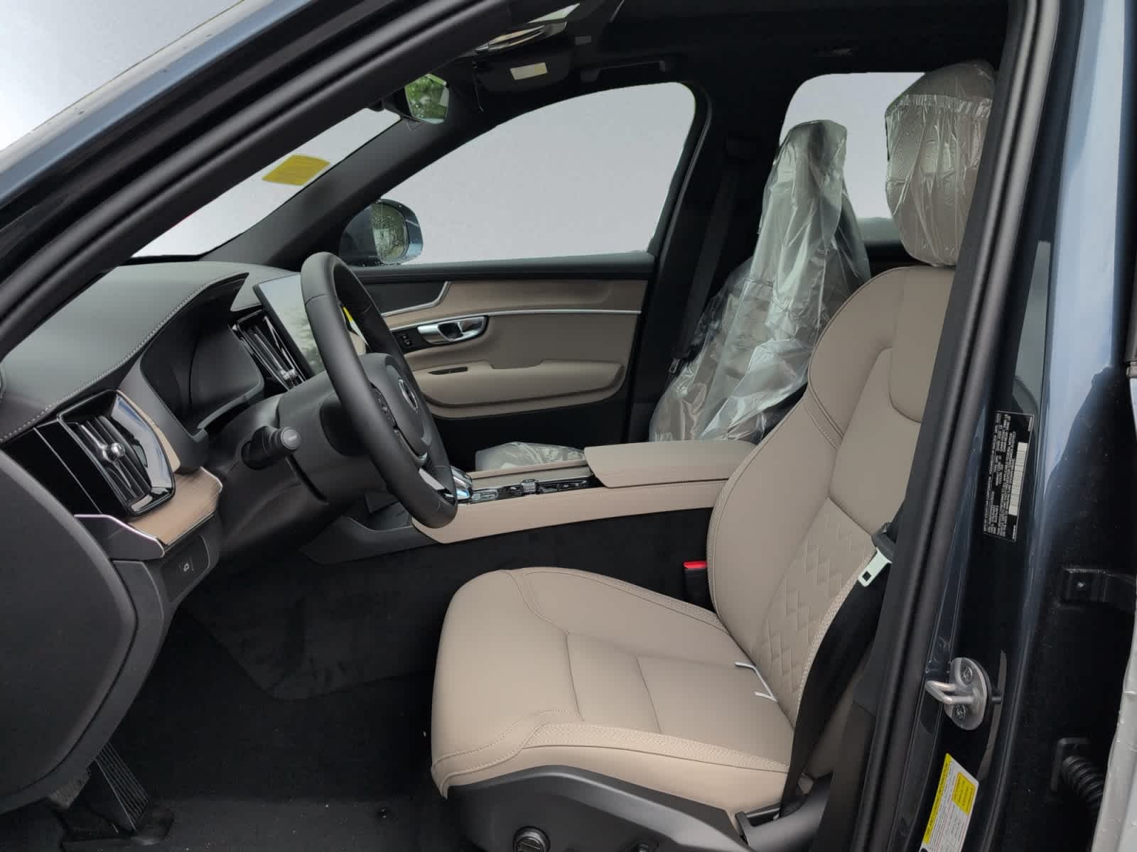 new 2025 Volvo XC90 car, priced at $60,545
