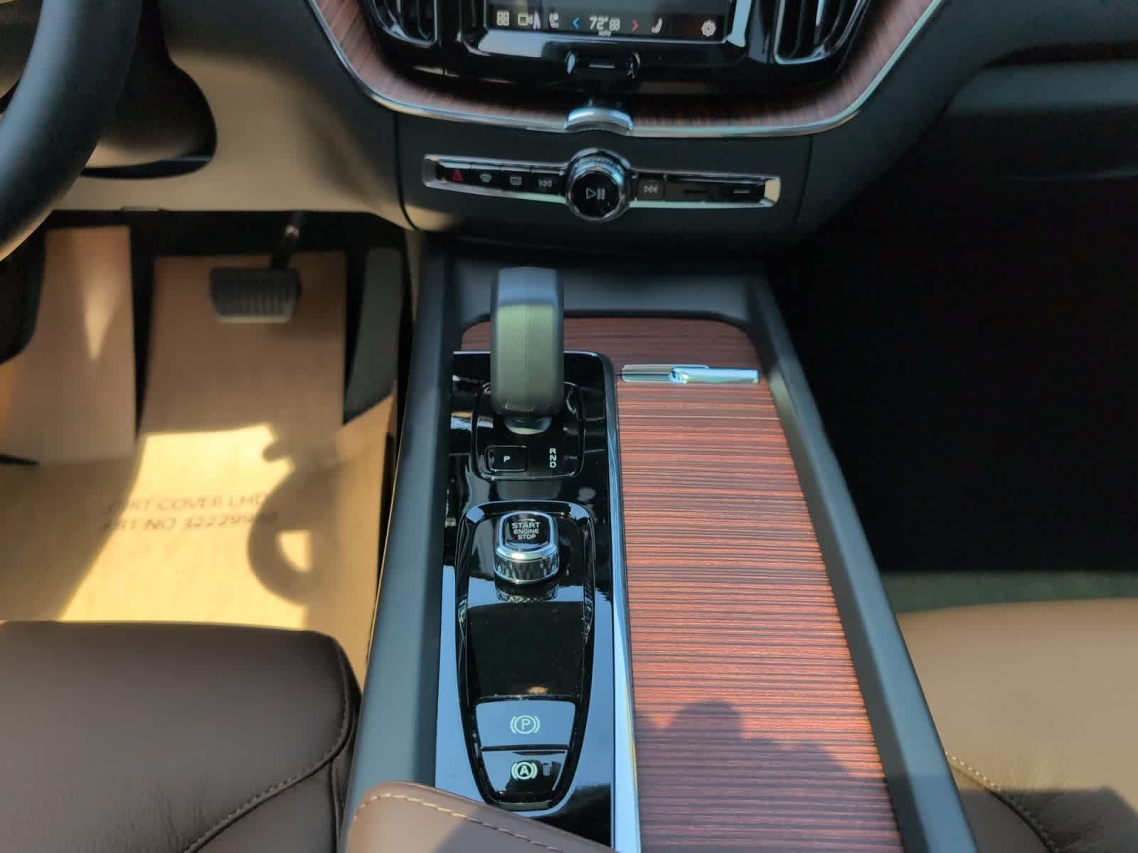 new 2025 Volvo XC60 car, priced at $54,545