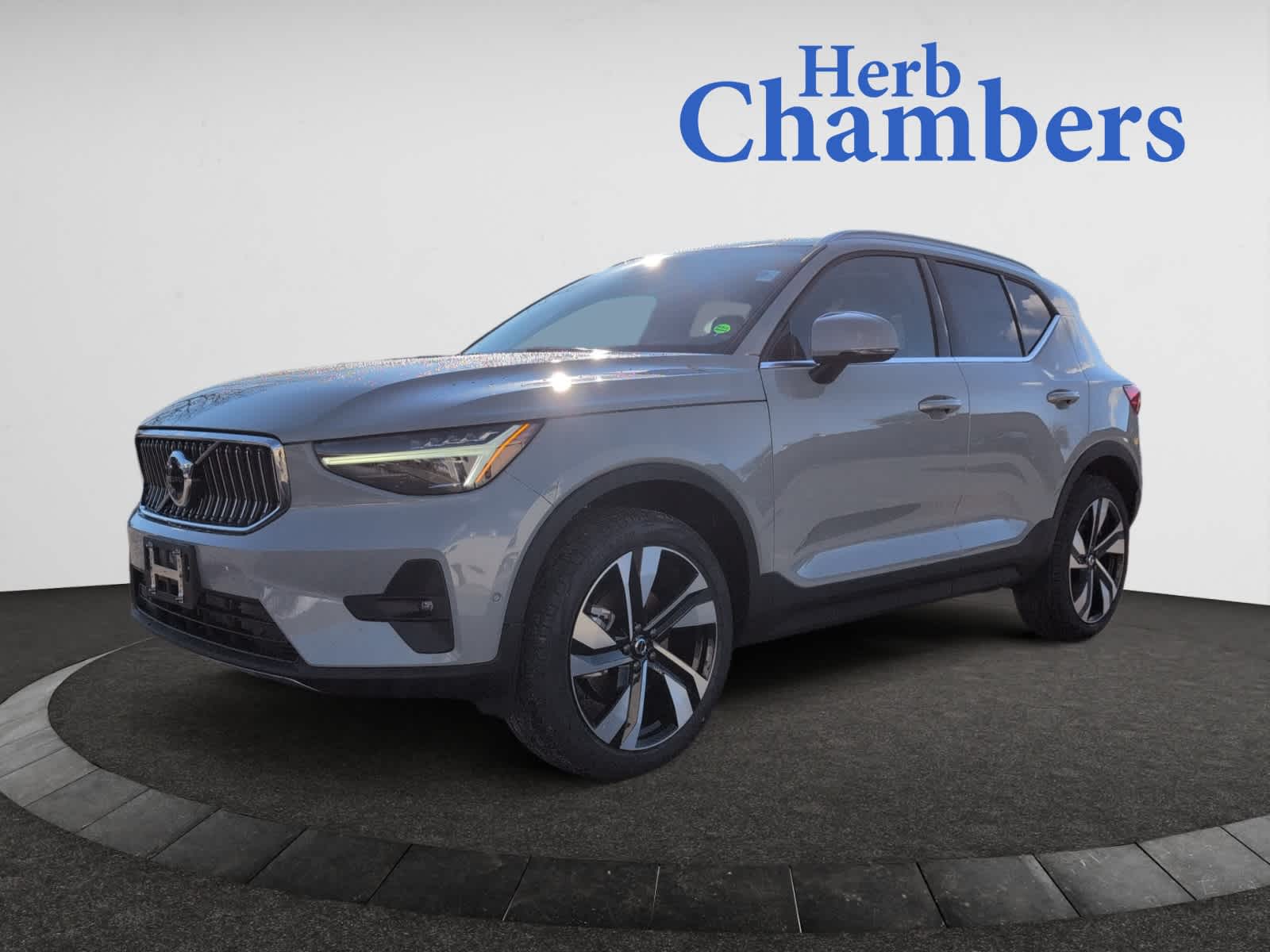 new 2025 Volvo XC40 car, priced at $51,040