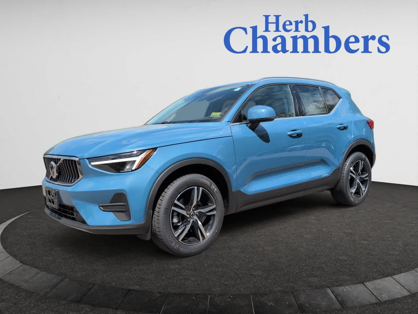 new 2025 Volvo XC40 car, priced at $43,595