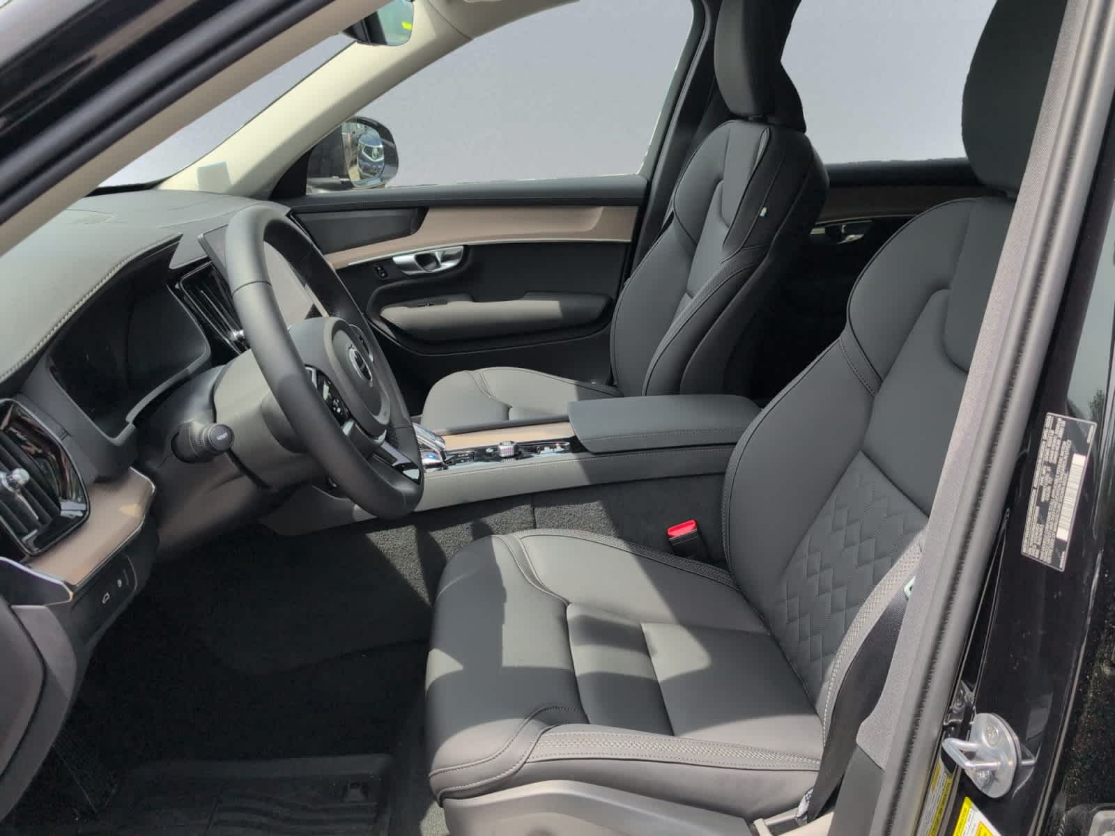 used 2025 Volvo XC90 plug-in hybrid car, priced at $68,998