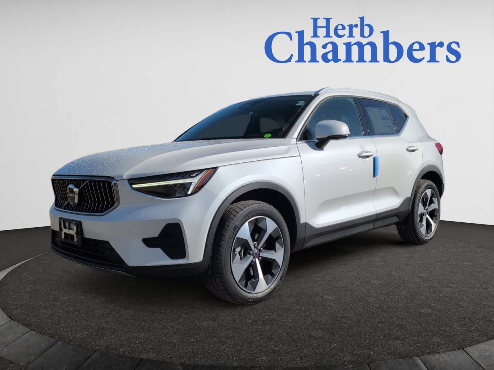 new 2025 Volvo XC40 car, priced at $46,485