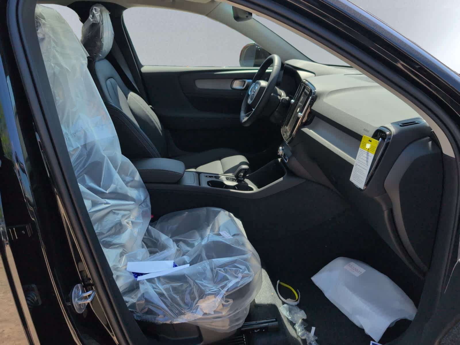 new 2025 Volvo XC40 car, priced at $46,035