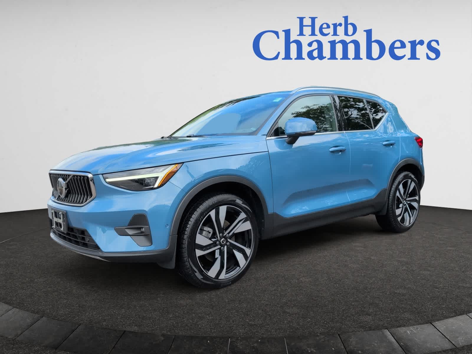 used 2024 Volvo XC40 B5 A ULT car, priced at $44,998