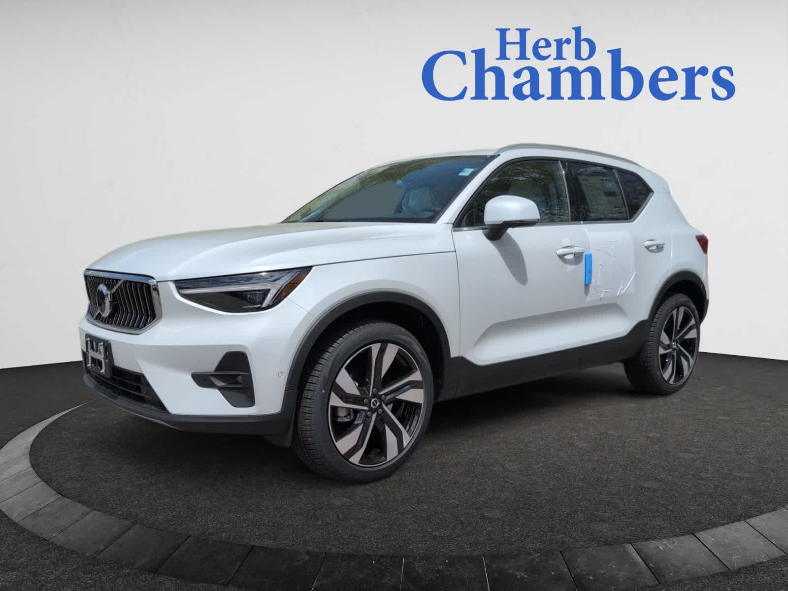 new 2025 Volvo XC40 car, priced at $52,235