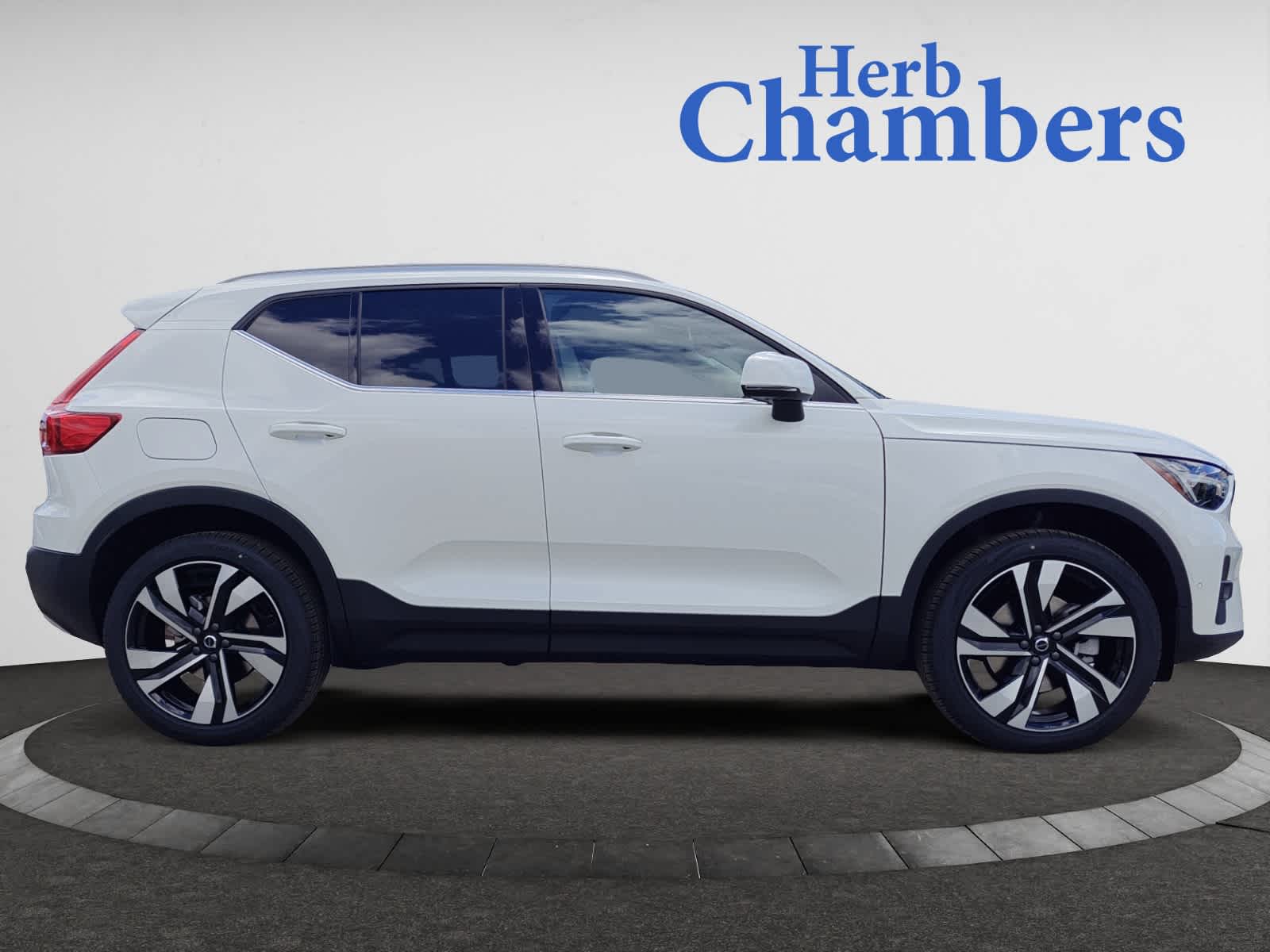 new 2025 Volvo XC40 car, priced at $51,550