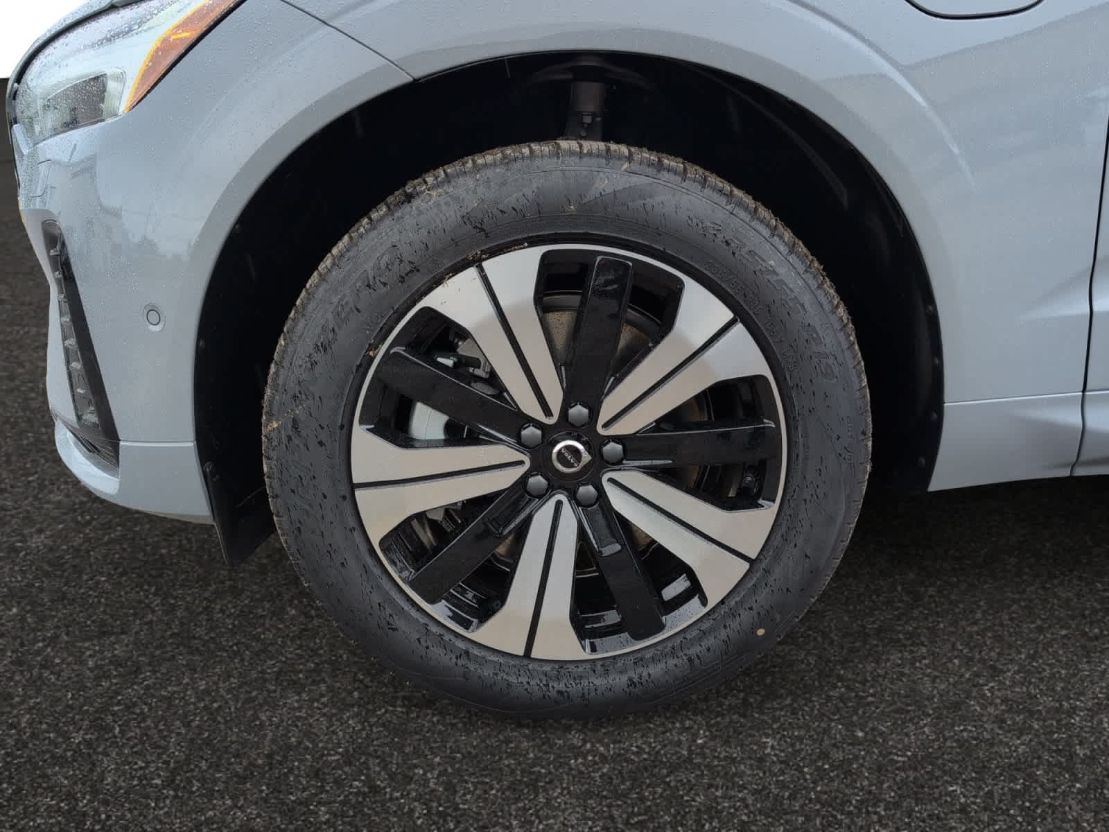 new 2025 Volvo XC60 plug-in hybrid car, priced at $65,805