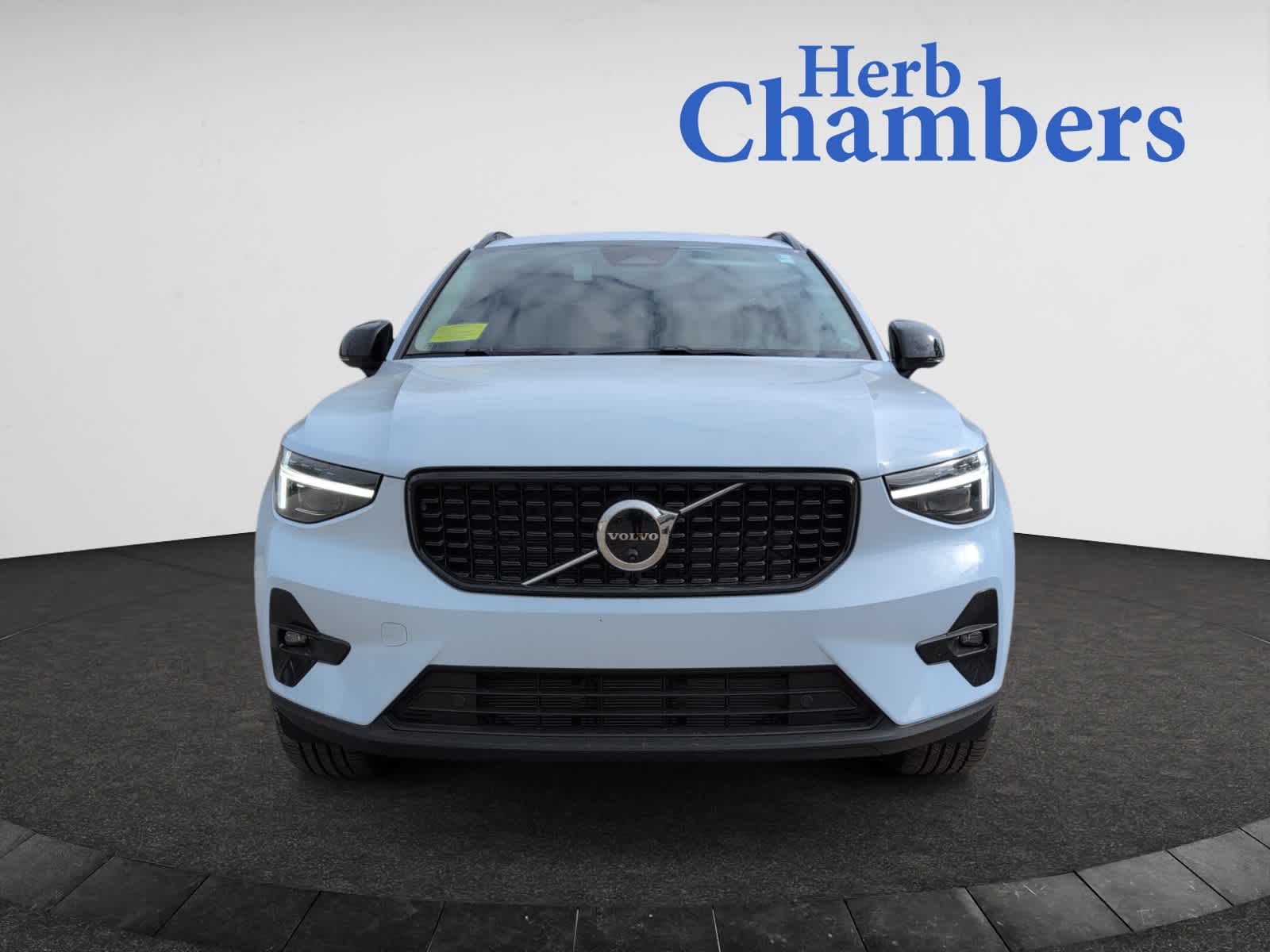 new 2025 Volvo XC40 car, priced at $48,315