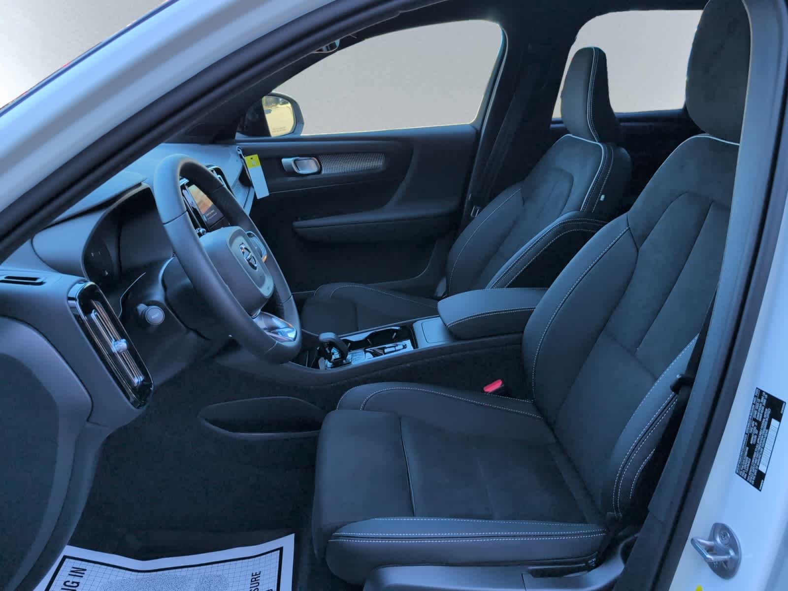 new 2025 Volvo XC40 car, priced at $47,215