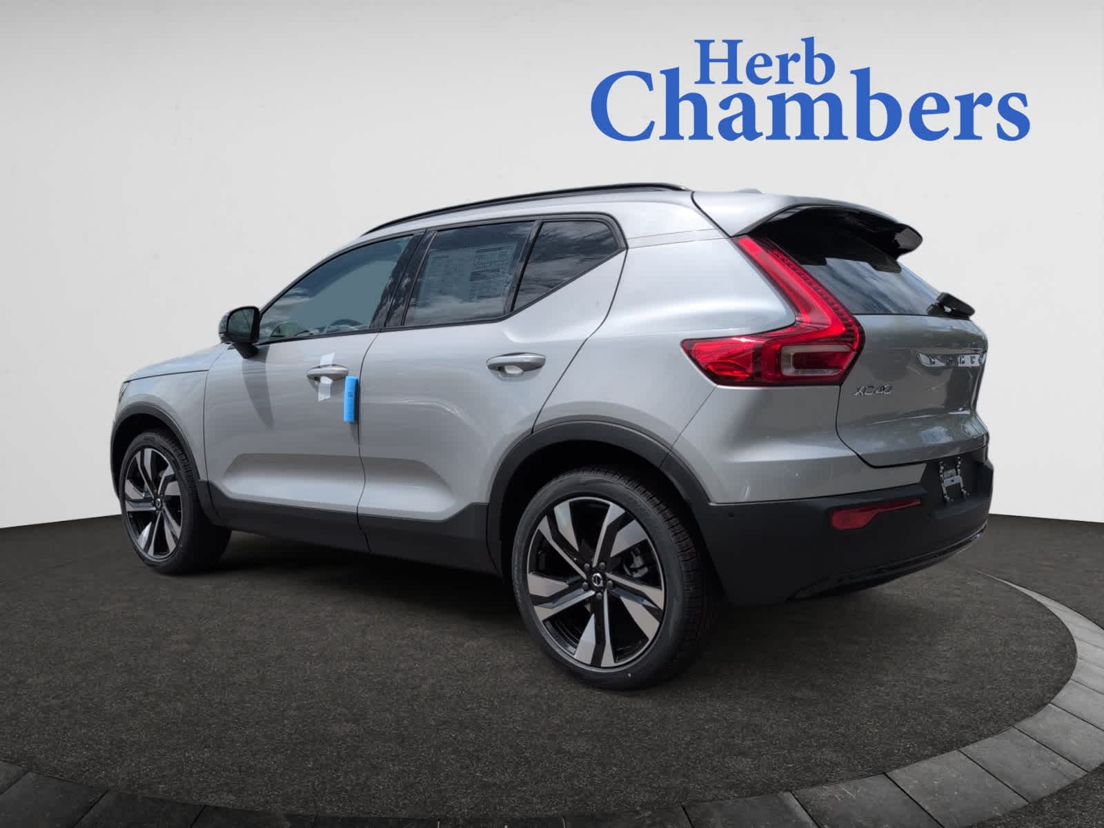 new 2025 Volvo XC40 car, priced at $51,060