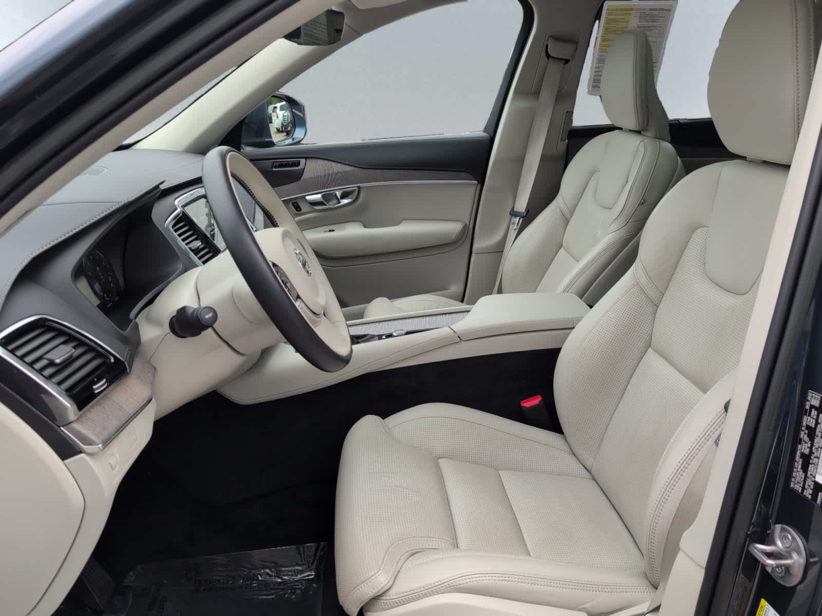 used 2022 Volvo XC90 car, priced at $46,998