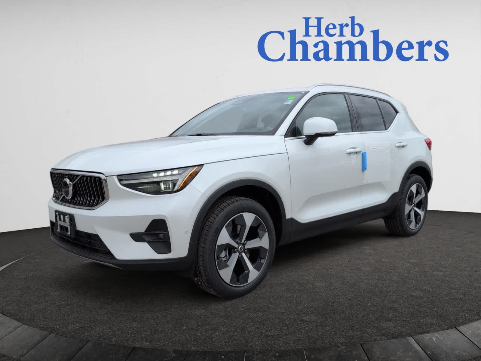 new 2025 Volvo XC40 car, priced at $48,315