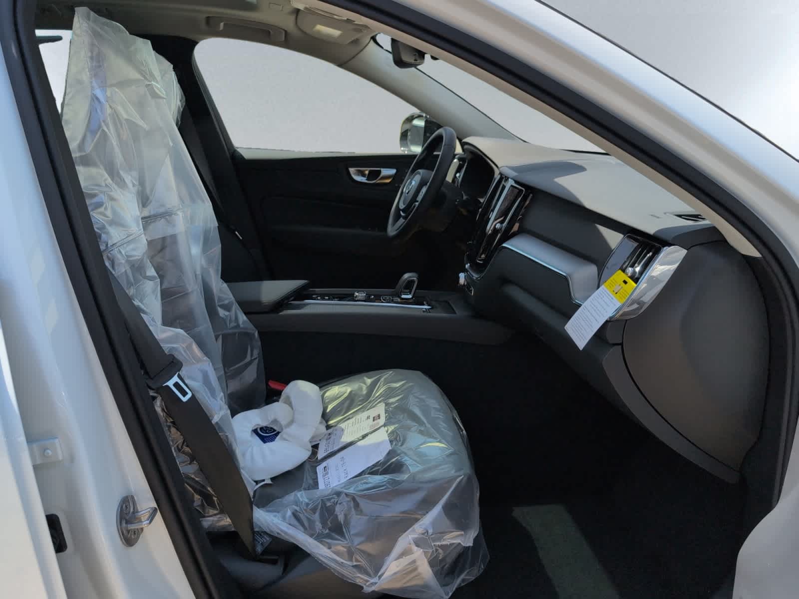 new 2025 Volvo XC60 car, priced at $50,300
