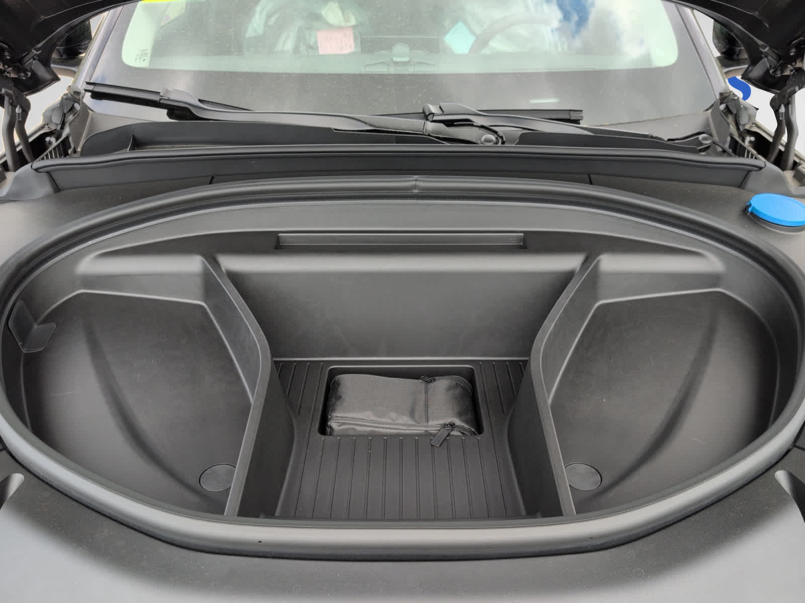 new 2025 Volvo EX90 car, priced at $95,190