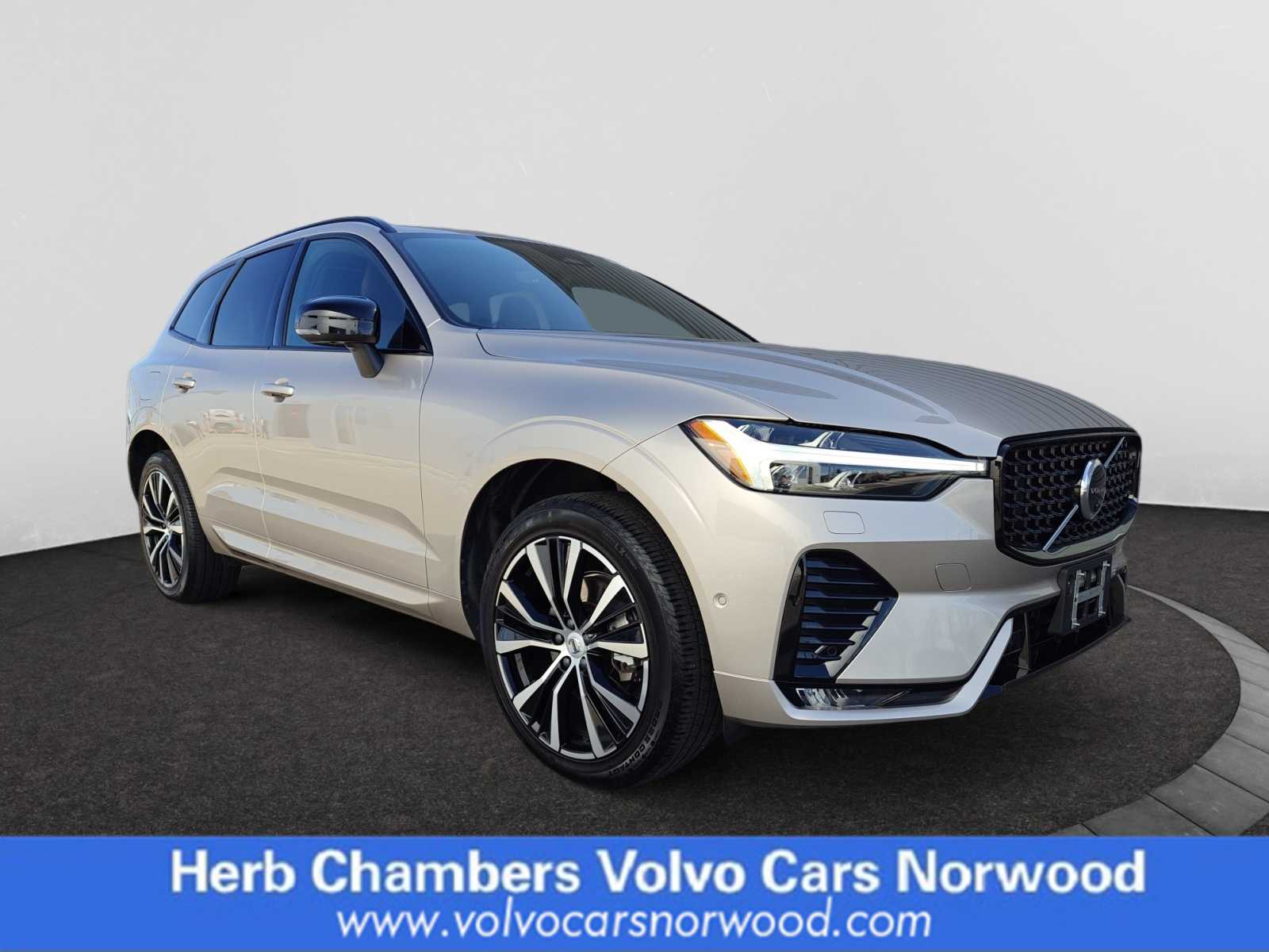 used 2023 Volvo XC60 car, priced at $42,998