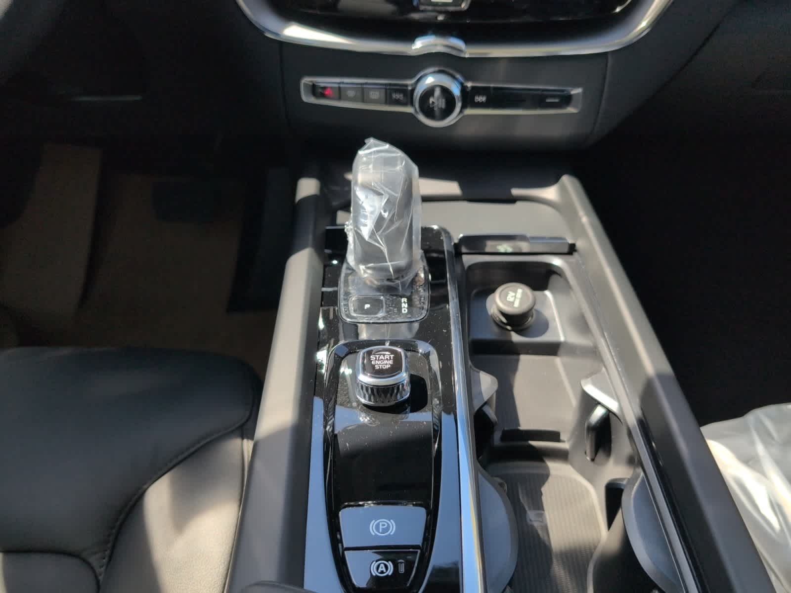 new 2025 Volvo XC60 car, priced at $50,300