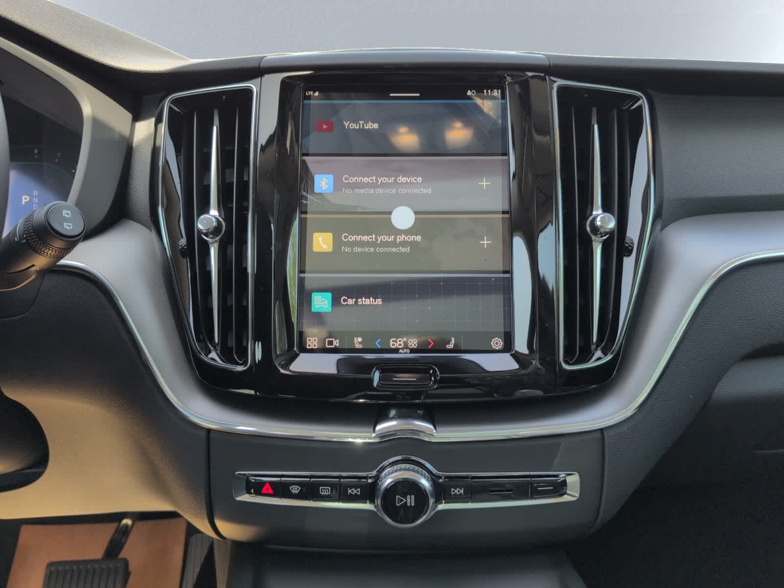 new 2025 Volvo XC60 car, priced at $50,300
