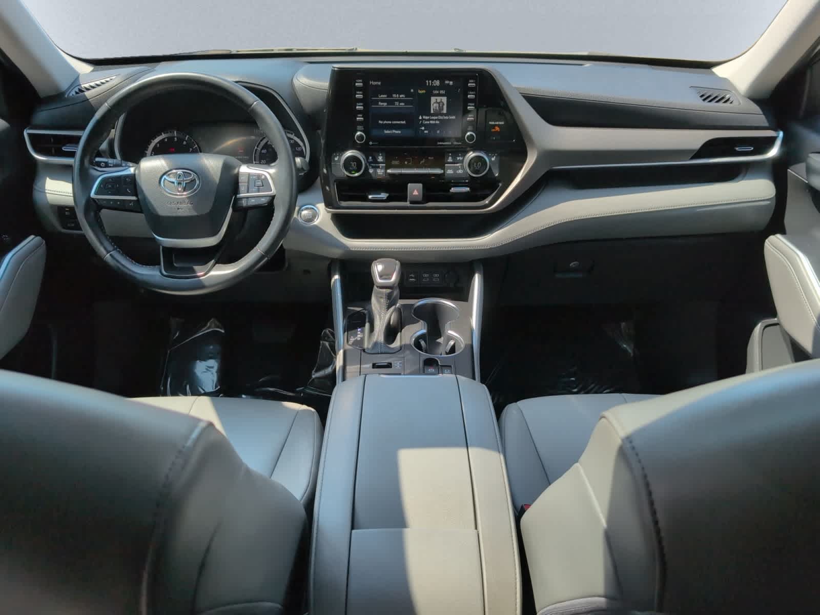 used 2022 Toyota Highlander car, priced at $37,998