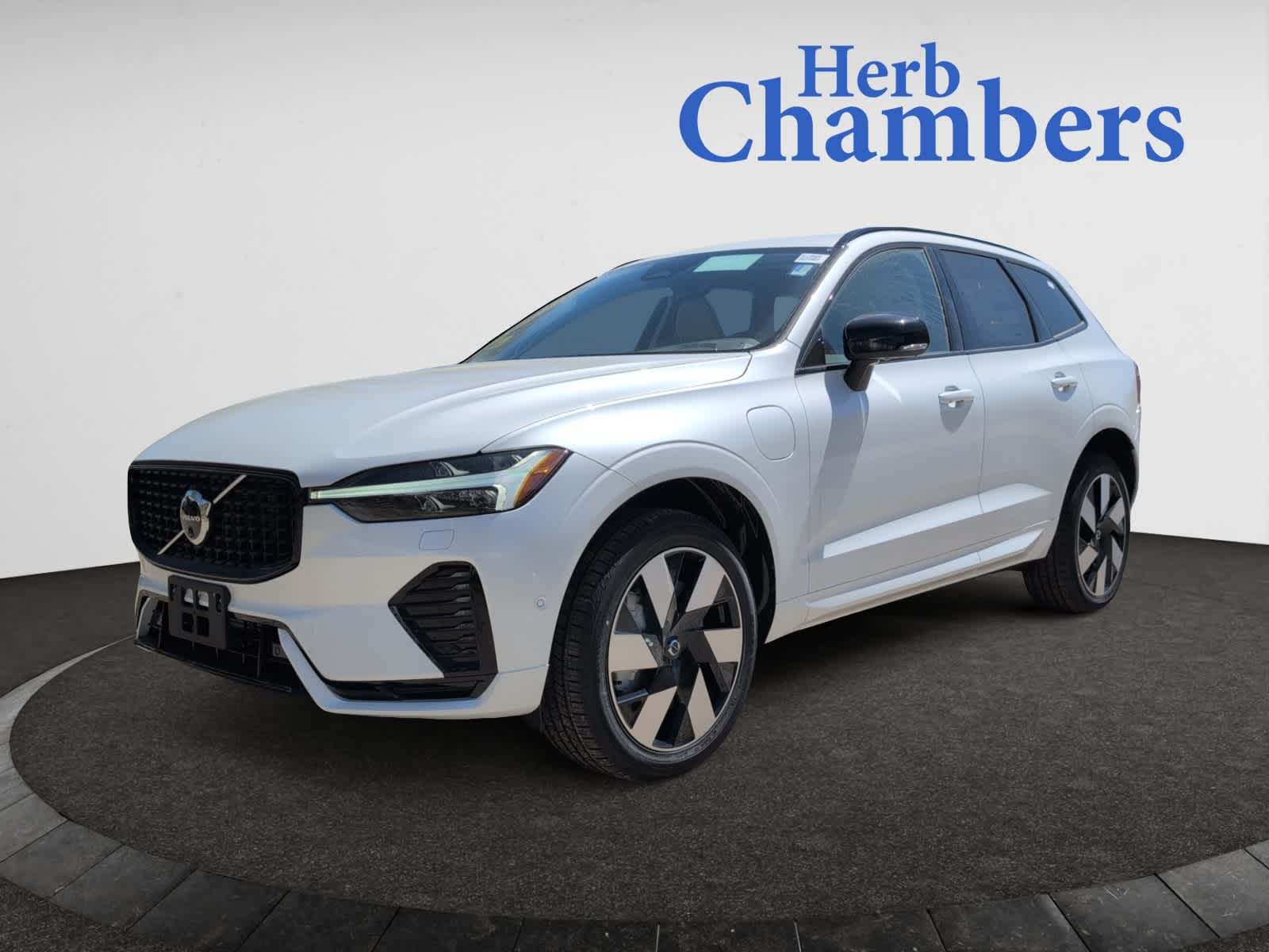 new 2025 Volvo XC60 plug-in hybrid car, priced at $66,260