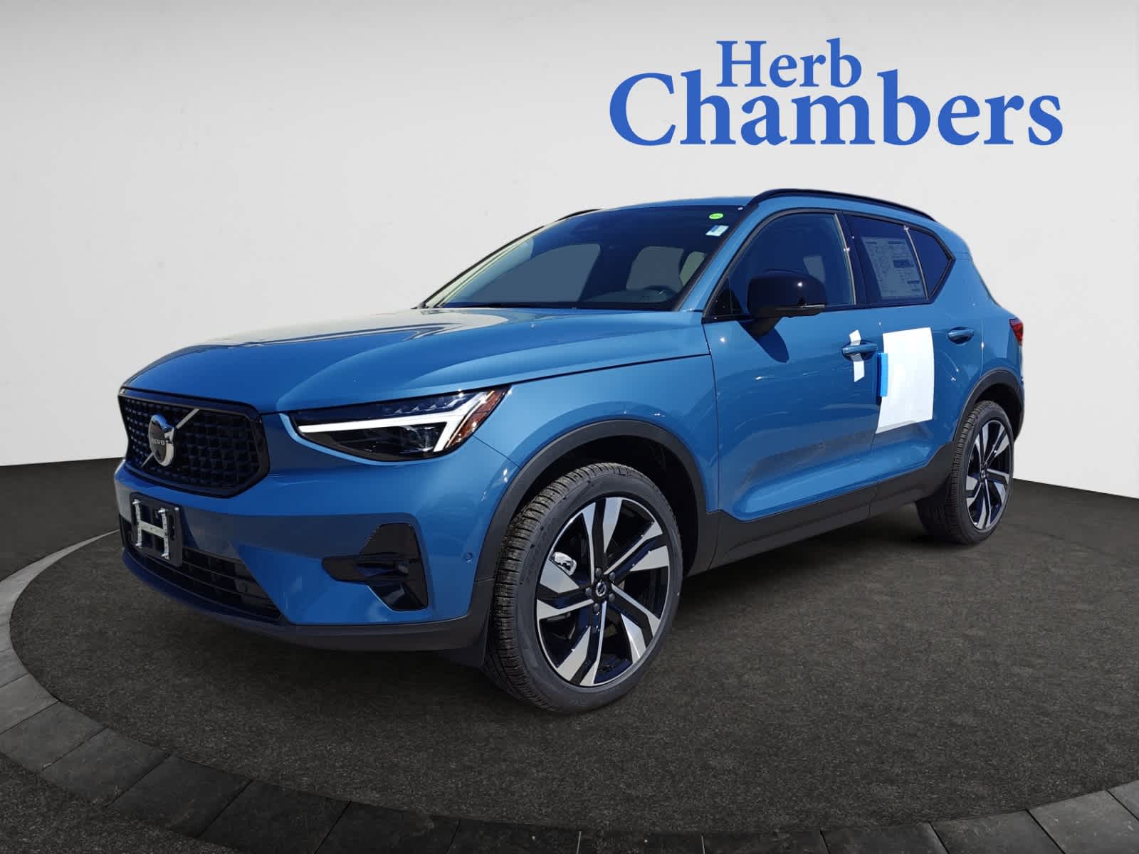 new 2024 Volvo XC40 car, priced at $52,410