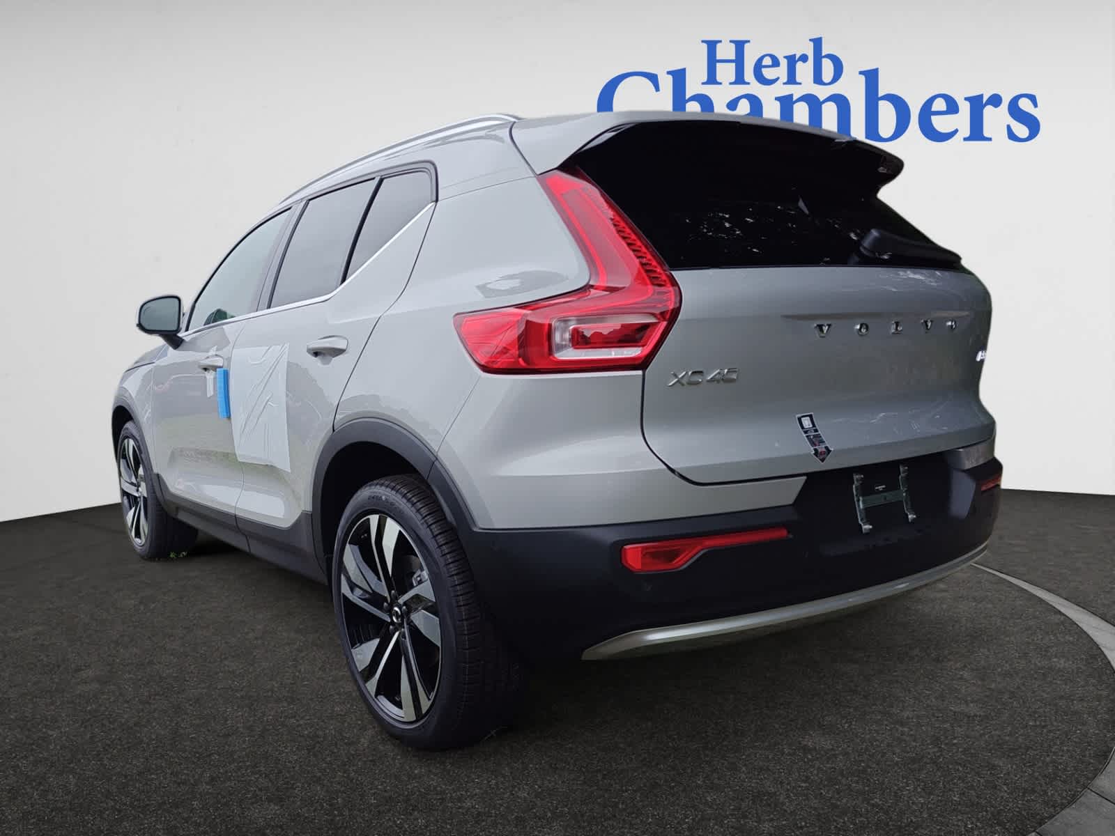 new 2025 Volvo XC40 car, priced at $51,040