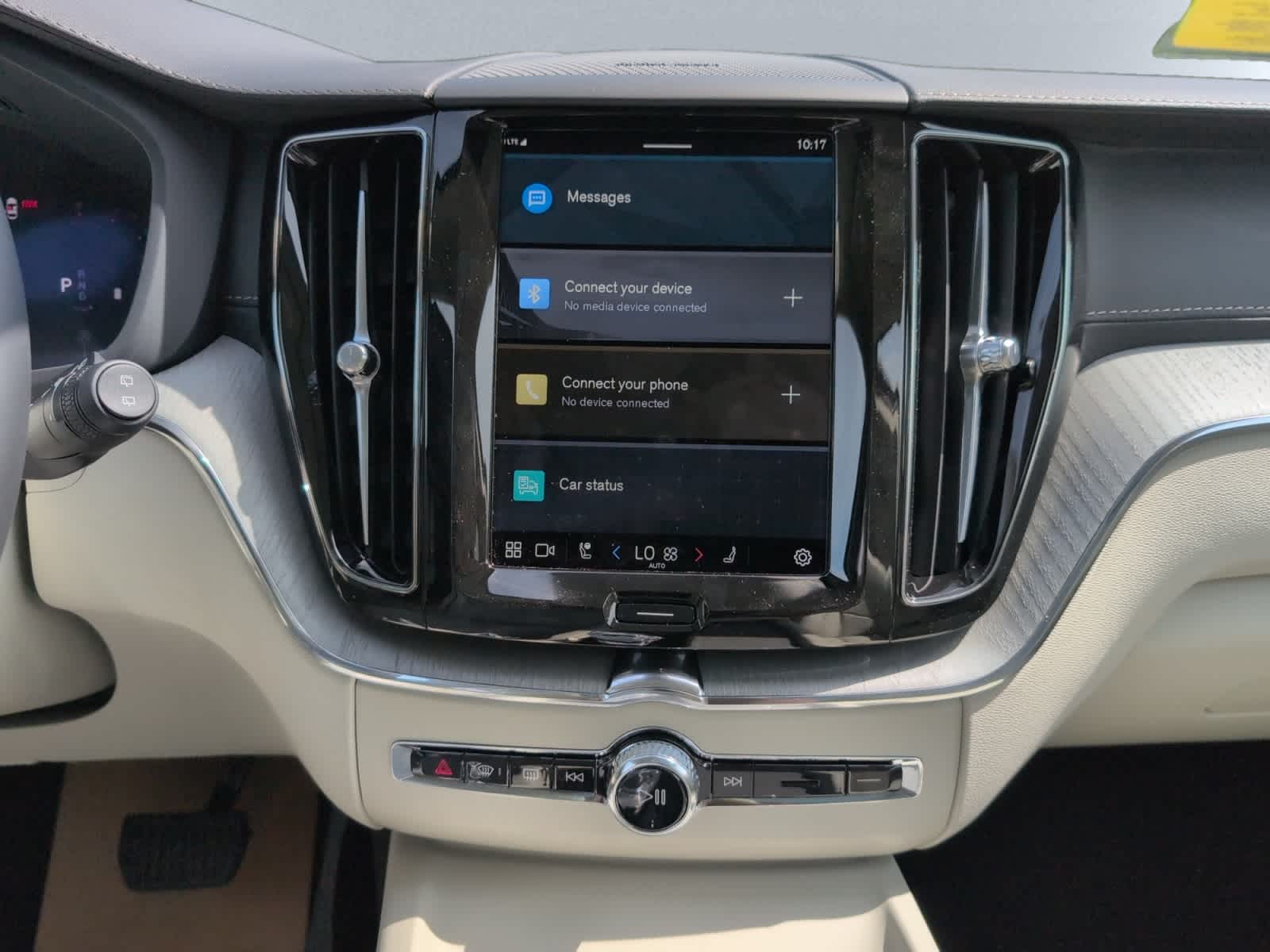 new 2025 Volvo XC60 car, priced at $60,660