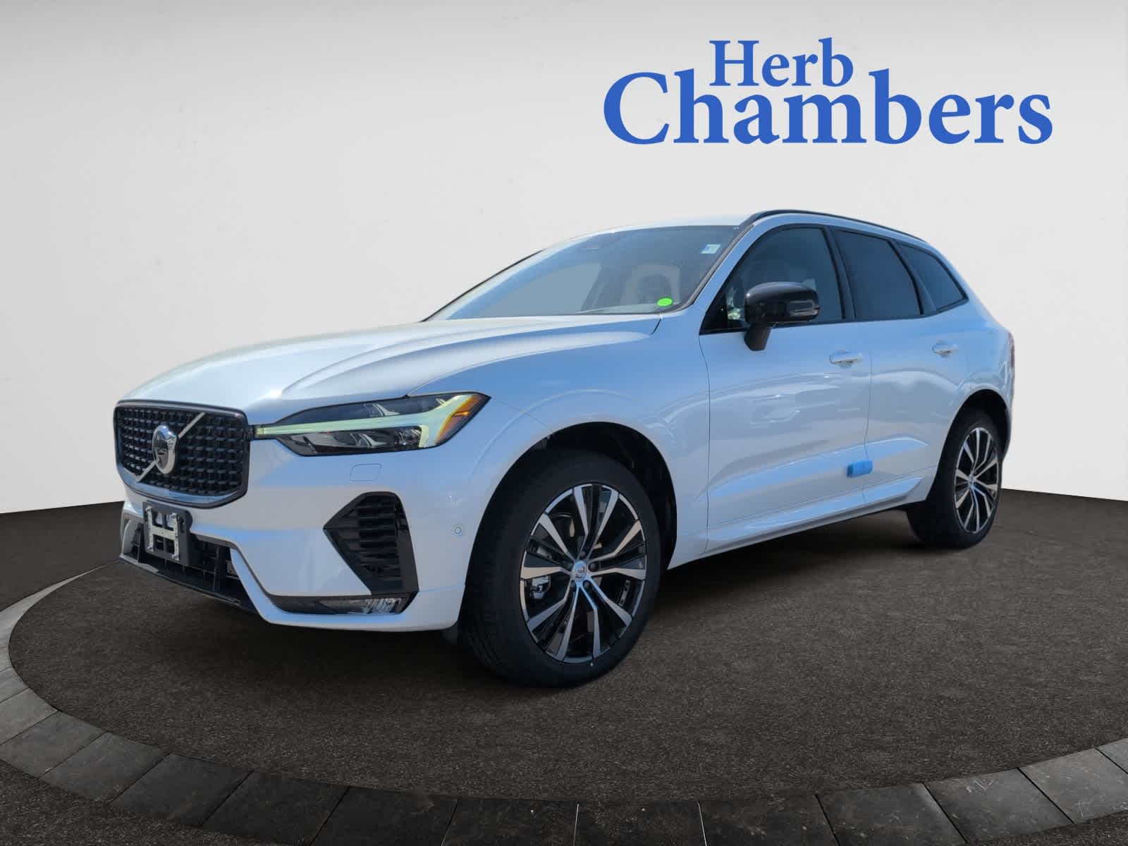 new 2025 Volvo XC60 car, priced at $54,545
