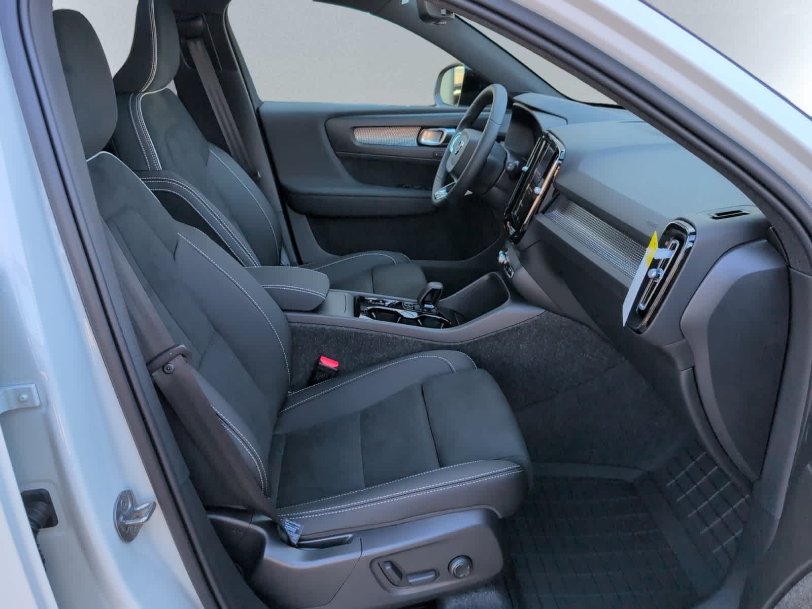 new 2025 Volvo XC40 car, priced at $47,215