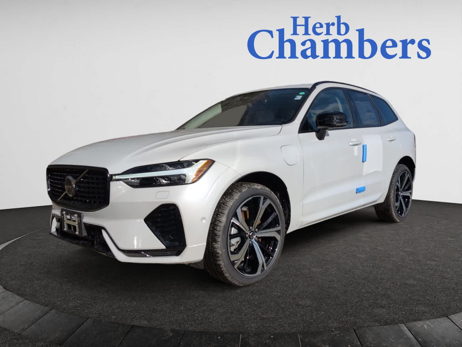 new 2025 Volvo XC60 plug-in hybrid car, priced at $71,485